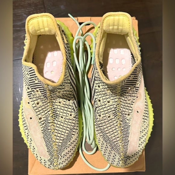 YEEZY BOOST 350 V2 - Picture 13 of 16